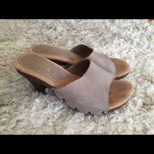 Sbicca Tan Clogs